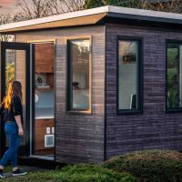 Modern backyard home office in Vancouver