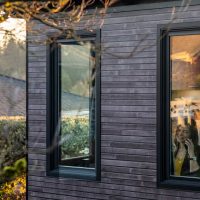 Modern backyard home office in Vancouver